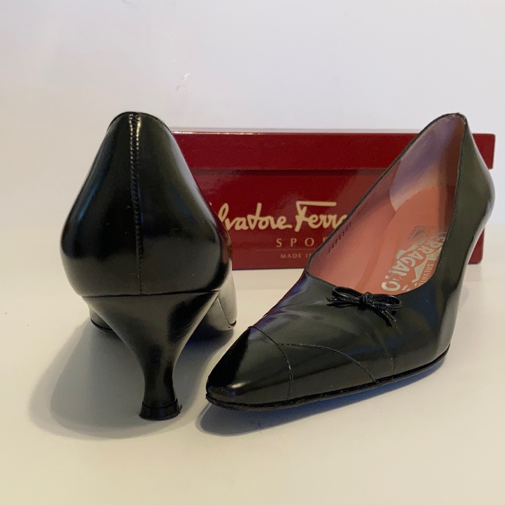 Salvatore Ferragamo pointed toe kitten heel 9 AA